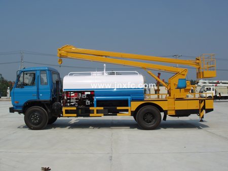 東風(fēng)145多功能消防灑水車(帶平臺)