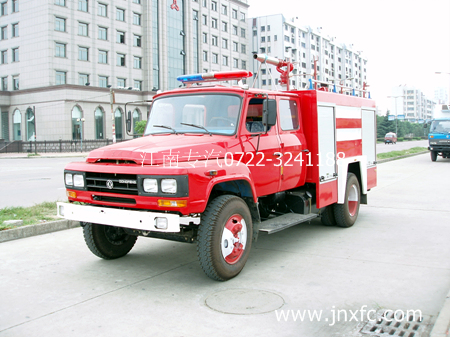 裝水4噸的東風(fēng)140尖頭水罐消防車