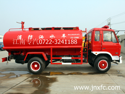 裝水10-12噸的東風(fēng)153消防灑水車圖片