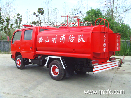 東風小霸王雙排農(nóng)用消防車廠家直銷