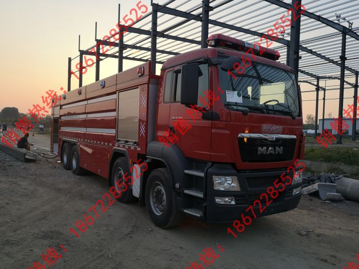 德國(guó)曼重型水罐消防車(chē)